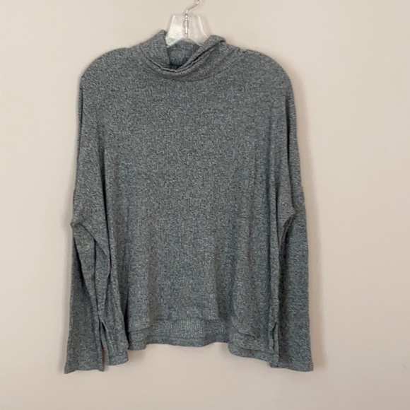 𝅺aerie I Grey Turtleneck Sweater - Picture 1 of 4